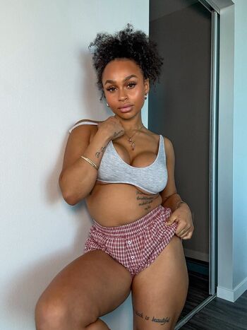 Full leaked Thatsomonie private photo