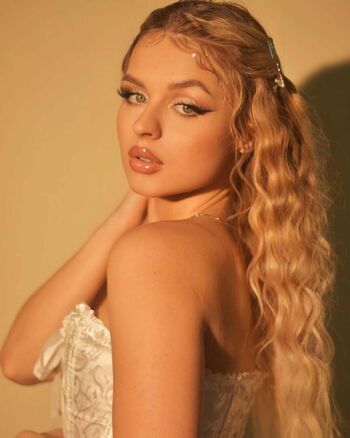 The Victoria's Secret Shine/Sparkle Strap Bra, Thong, and Lingerie Thread!