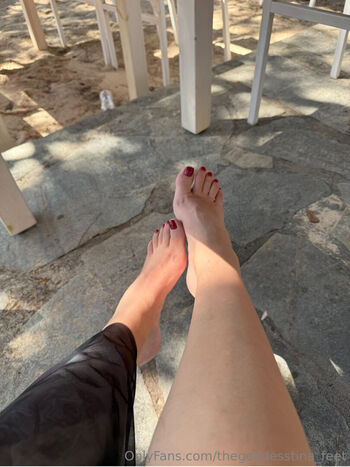 thegoddesstina_feet
