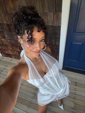 Full leaked Tinashe private photo