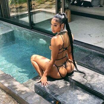 Full leaked Tommie lee private photo