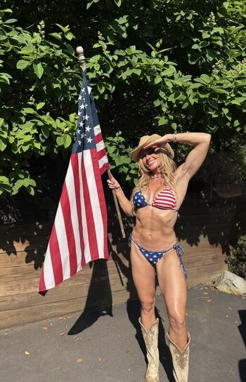 Full leaked Torrie wilson private photo
