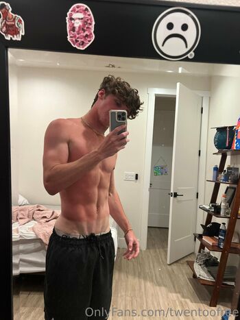 Full leaked Twentoofree private photo