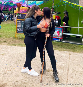Full leaked Twoinkeddolls private photo