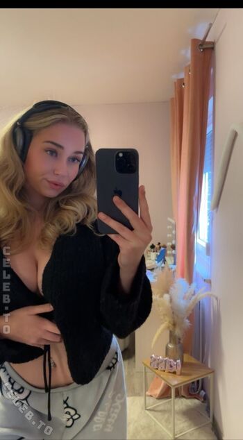 Full leaked Typisch emily private photo