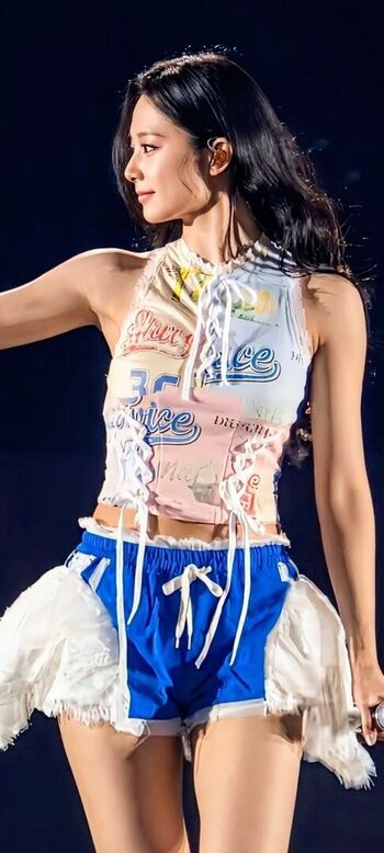 Full leaked Tzuyu private photo