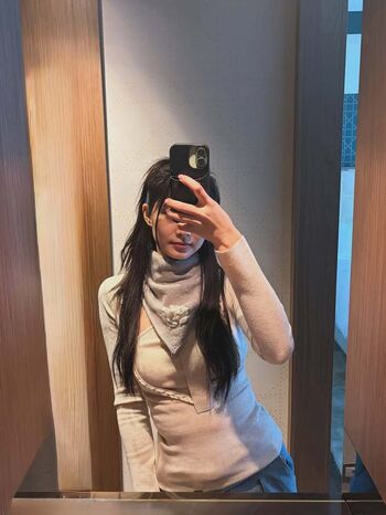 Full leaked Tzuyu private photo