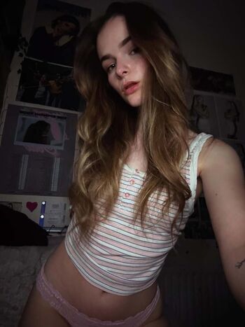 Full leaked Ughmollyy private photo
