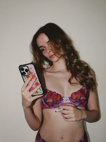 Full leaked Ughmollyy private photo