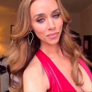 Full leaked Una healy private photo