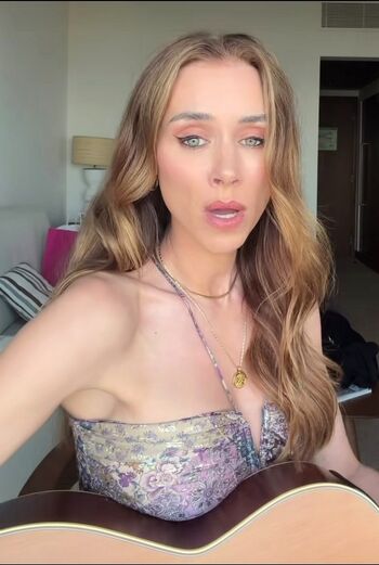 Una Healy