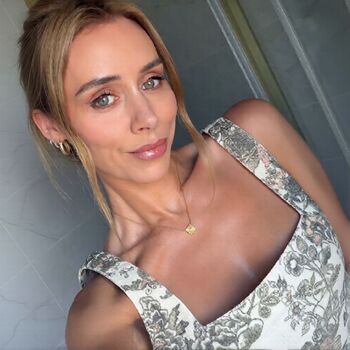 Full leaked Una healy private photo