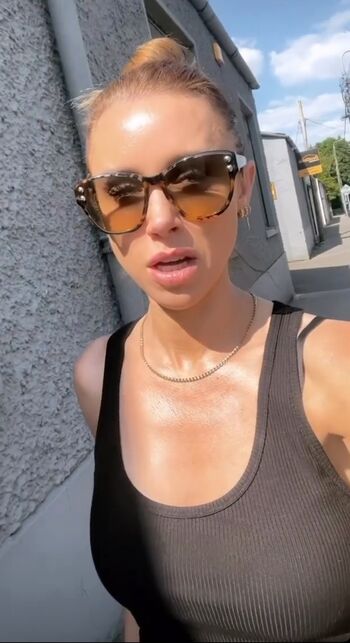 Full leaked Una healy private photo