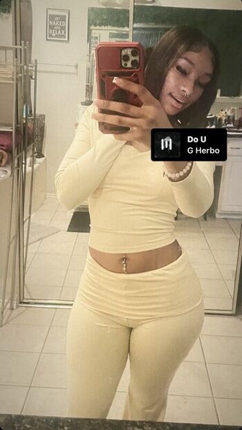 Full leaked Urlocalmonae private photo