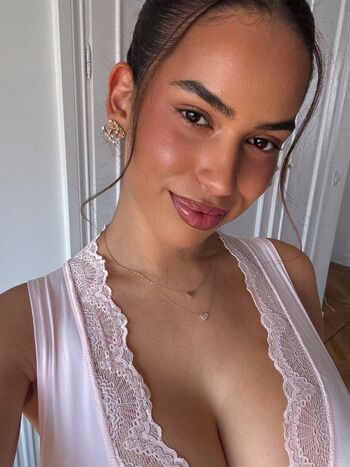 Full leaked Valeria page private photo