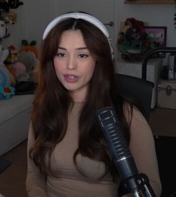 Full leaked Valkyrae page private photo