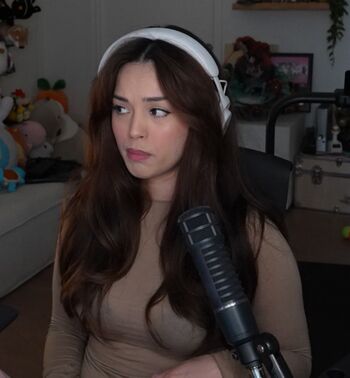 Full leaked Valkyrae page private photo