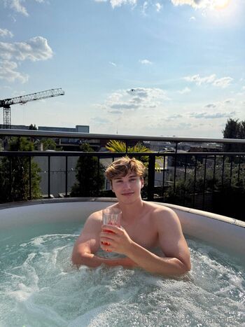 Full leaked Valsplace private photo