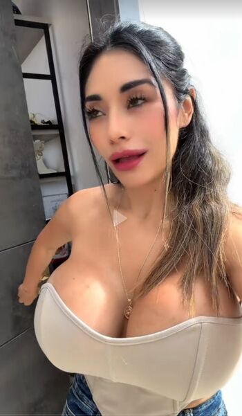 Full leaked Falinecrosthwaite private photo