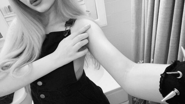 Full leaked Veildose private photo
