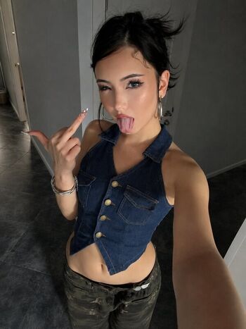 Full leaked Vekshy private photo