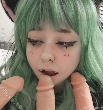 Venomous_dolly