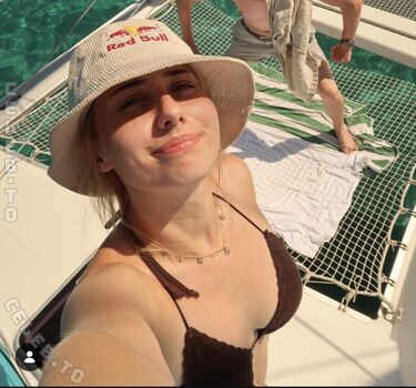 Full leaked Veylarenee private photo