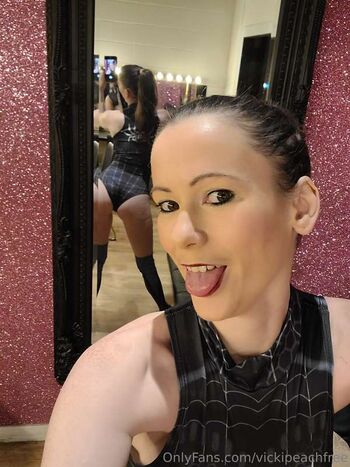 Full leaked Vicki peach private photo