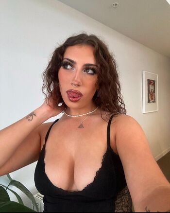 Full leaked Viennaveraa page private photo