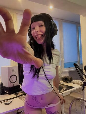 Full leaked Vikadano private photo