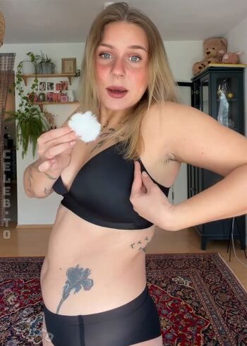 Full leaked Viky kid private photo