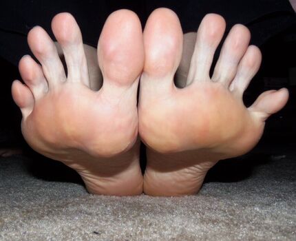 Violet's Toes (Violet's Perfect Feet
