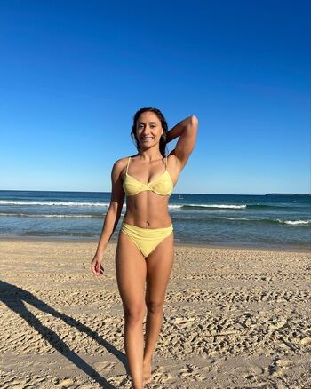 Violeta Dee