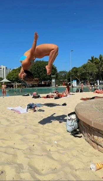 Violeta Dee