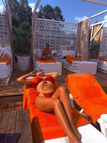 Full leaked Vivian blush private photo