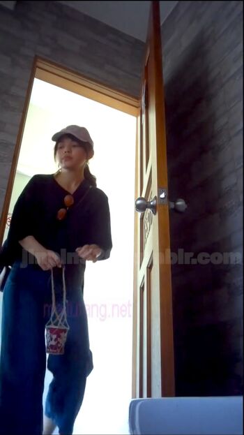 Voyeur Asian Pissing Toilet &Amp; Upskirts Only