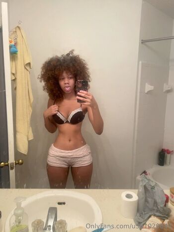 Full leaked Vxmpisariel page private photo