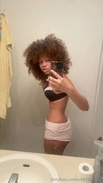 Full leaked Vxmpisariel page private photo
