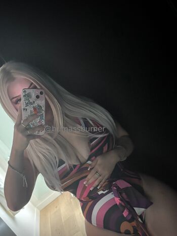 Waifuafterhours (yurrrilol)