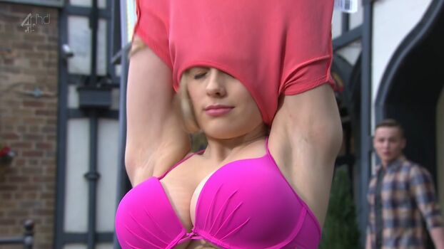 Full leaked Wallis day private photo
