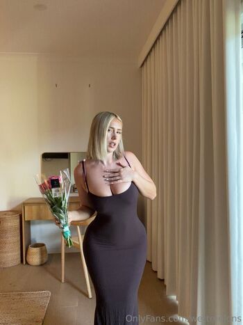 Full leaked Wettmelons private photo