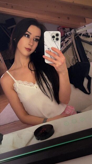 Full leaked White paws page private photo