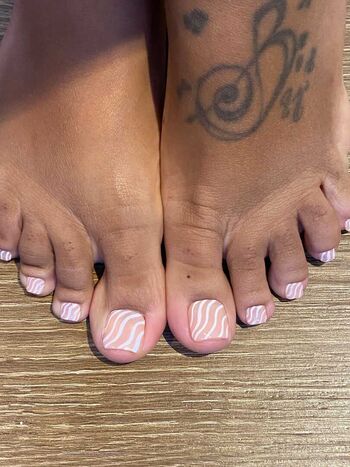 Full leaked White toes private photo