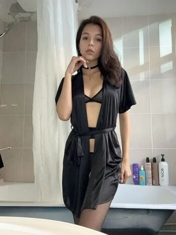 Full leaked Whitney private photo
