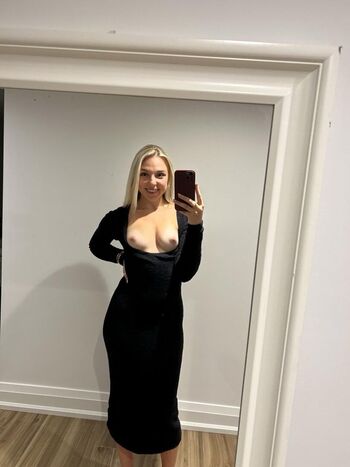 Leaked Emmalov/ private photo viral onlyfans