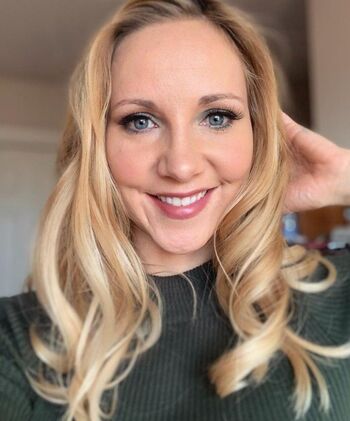 Leaked Busty ema/ private photo viral onlyfans