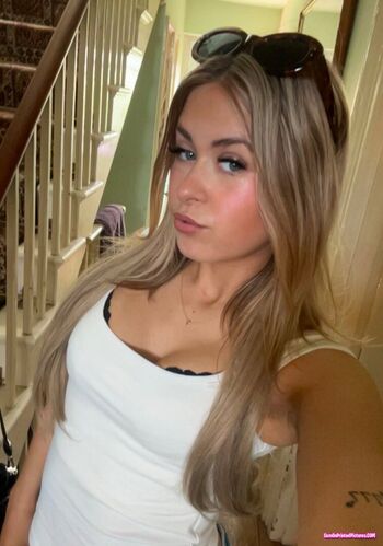 Leaked Francesca pey/ private photo viral onlyfans