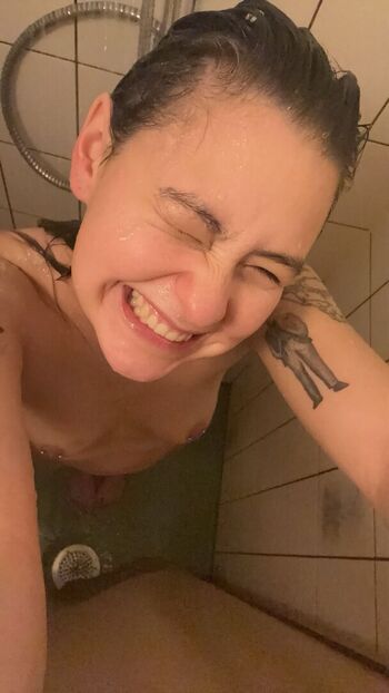 Leaked Hazel heart/ private photo viral onlyfans