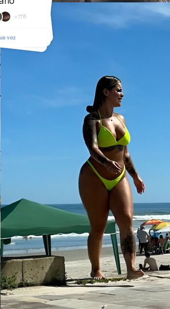 Full leaked Women in bikinis private photo