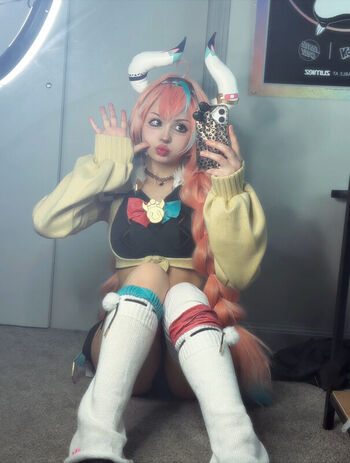 Full leaked Xenluvsmiku page private photo